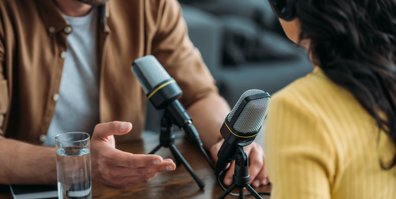 Jetzt reinhören: Podcast Folge mit FiNUM Beraterin Vera Haberfellner